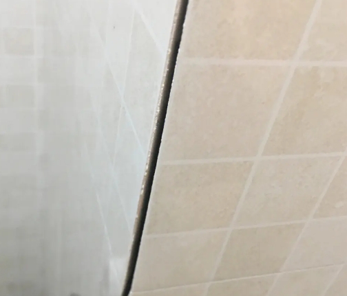 营口瓷砖空鼓维修公司分享阳台瓷砖脱落的修复过程可以分为以下几个步骤